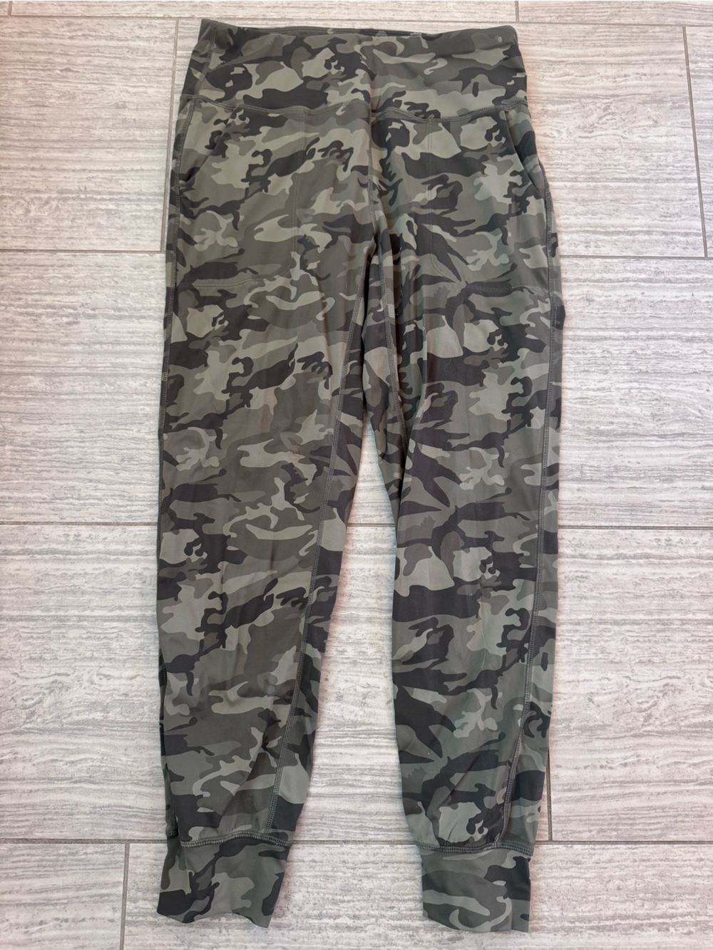 Women’s Camo High-Waisted Workout Leggings | Side Pockets | Size Large